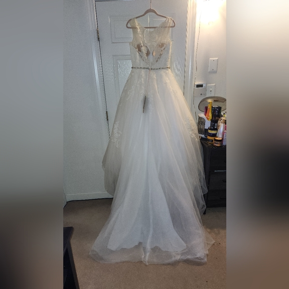 NWT! REBECCA INGRAM WEDDING DRESS ! (ONE PEARL IS MISSING ON THE SWAROVSKI BELT) - Picture 5 of 16